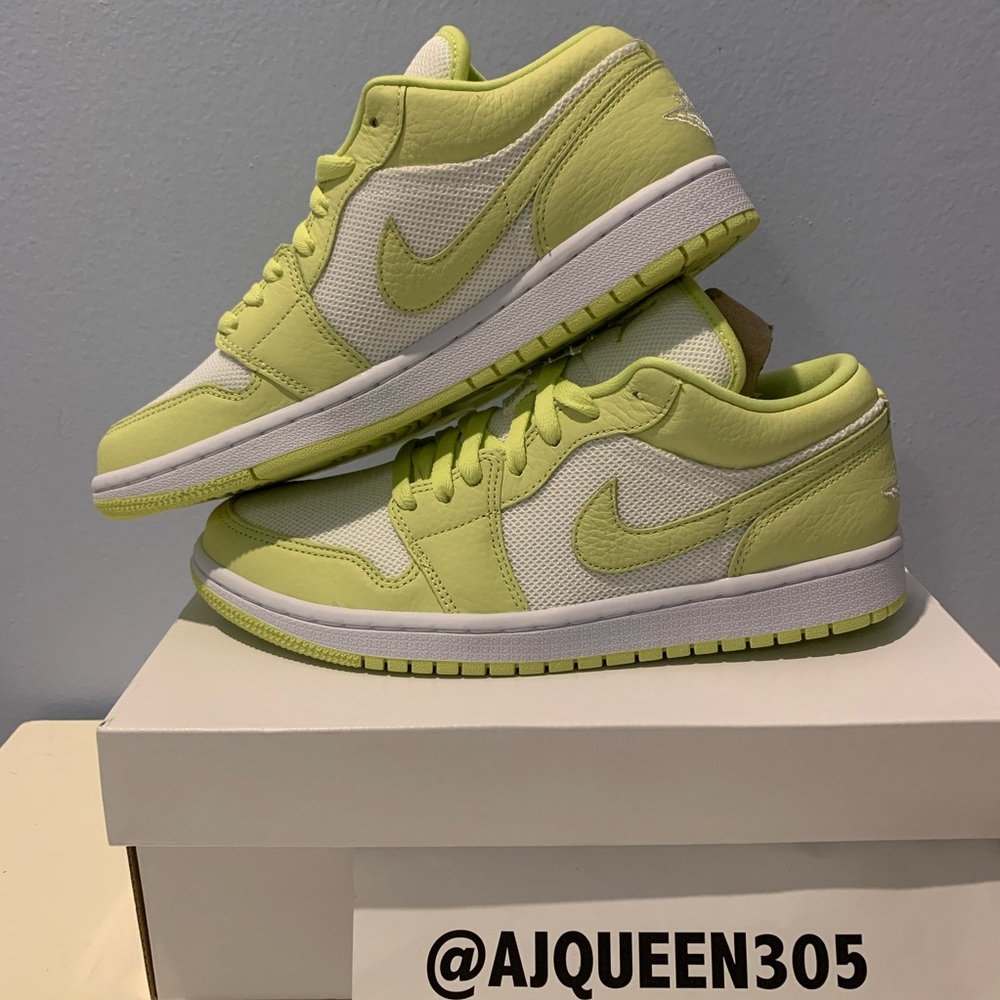 Air Jordan 1 Low SE women’s 9.5/ men’s 8